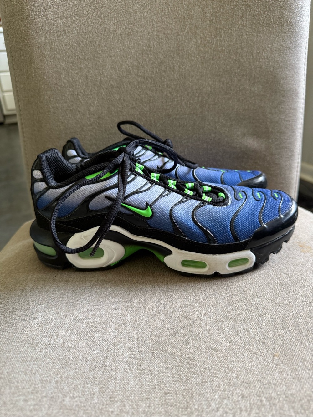 Nike Air Boy’s Blue and Green Gradient Mesh Sneakers